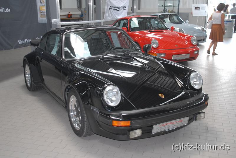Porsche Zentrum Aachen 8950.JPG